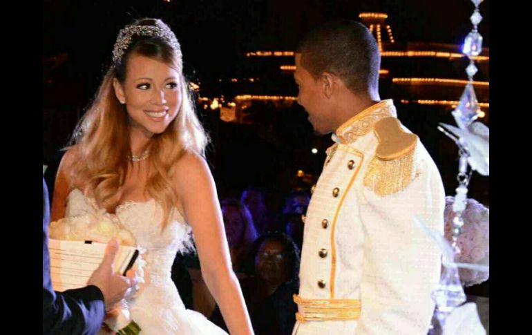 Mariah y Nick renuevan sus votos matrimoniales, en compañía de sus hijos Monroe y Moroccan. ESPECIAL /