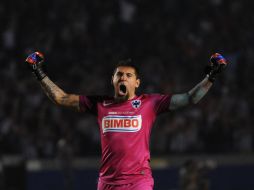 El portero Orozco festeja el título de Rayados. MEXSPORT /