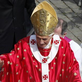 Benedicto XVI regresa al Vaticano