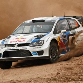 Ogier continúa como líder
