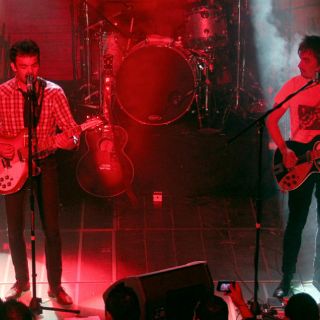 Los Bunkers estrenan ''La velocidad de la luz''