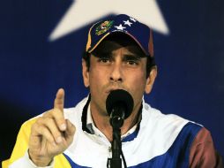 No es la primera vez que el Gobierno interrumpe una rueda de prensa de Henrique Capriles. AFP /