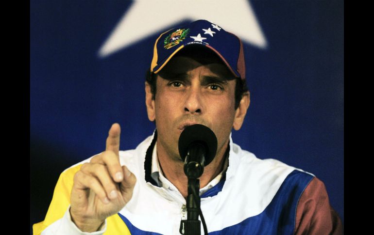 No es la primera vez que el Gobierno interrumpe una rueda de prensa de Henrique Capriles. AFP /