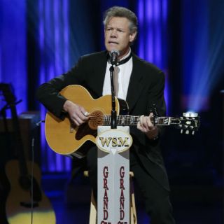 Randy Travis cumple 54 años recordando a George Jones