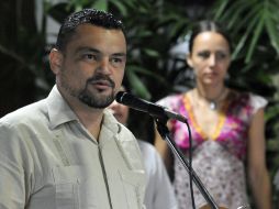 El miembro de las FARC, Sergio Ibáñez, lee un comunicado durante la jornada con la que concluye el octavo ciclo de diálogos. EFE /