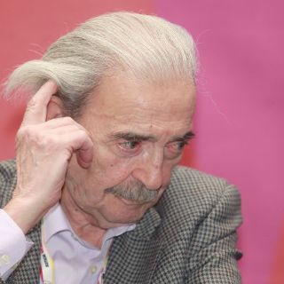 El poeta argentino Juan Gelman descarta vivir en su país