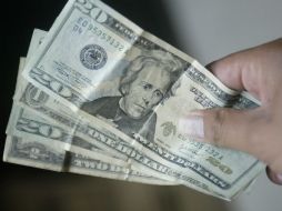 En centros cambiarios de Tijuana el precio a la compra es de 12.60 pesos. ARCHIVO /