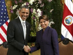 Barack Obama (i) y Laura Chinchilla (d) establecen acuerdos en materia de economía y seguridad. AFP /