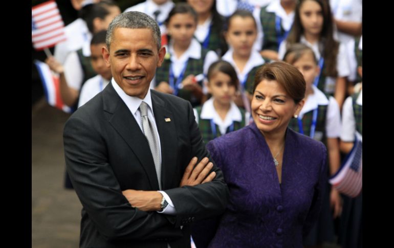 Barack Obama (i) y Laura Chinchilla (d) se reúnen con siete mandatarios del SICA. EFE /