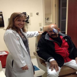 Óscar D'León se somete a nueva cirugía del ojo izquierdo