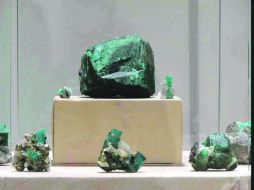 Belleza. Fura, de 11 mil quilates (al centro), y Tena, de dos mil quilates, son las dos esmeraldas más grandes del mundo . ESPECIAL /