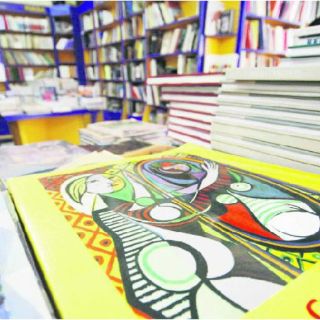 La Invencible, la burocracia en la librería y las modelos