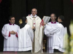 Francisco dijo que todos los que han sufrido están presentes en su rezo. AP /