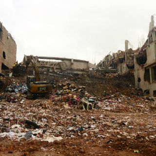 Aumentan los muertos en el derrumbe de Bangladesh