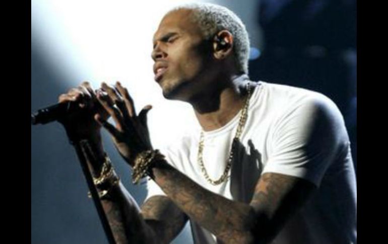 La cantante revela que pensaba reglarle un auto de más de un millón de dólares a Brown. ARCHIVO /