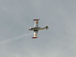 Unas tres mil personas estaban en el aeropuerto Cuatro Vientos presenciando un espectáculo aéreo cuando el avión se accidentó. EFE /