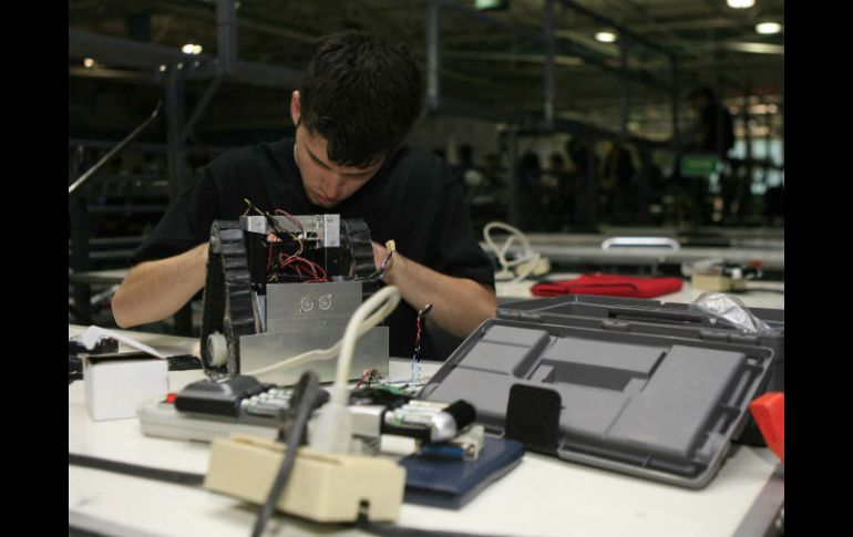 El LUNAMbotics cuenta con inteligencia y visión artificiales, es capaz de recolectar material y da su ubicación exacta. ARCHIVO /