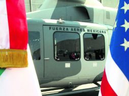 En la imagen, un helicóptero Belt de Estados Unidos es entregado a México en diciembre de 2009. ESPECIAL /