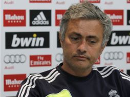 Los dimes y diretes entre José Mourinho y sus jugadores siguen a la orden del día. EFE /