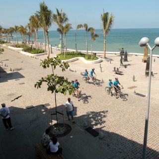 Solicitan reapertura del malecón vallartense a vehículos