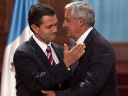 Enrique Peña Nieto junto a su homólogo Otto Pérez Molina, durante la pasada visita del Presidente de México a Guatemala. ARCHIVO /