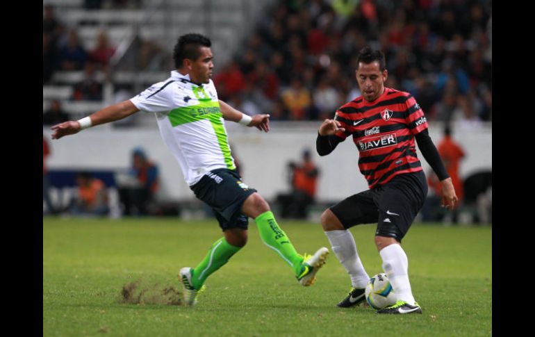 César Arturo Ramos dirigirá el arbitraje entre  Santos Laguna y Atlas que iniciará a las 19:00 horas del jueves. ARCHIVO /