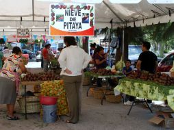 Además de la fruta, se ofrecen sus derivados como la nieve de garrafa, mermelada, jarabe mermelada y pan. ESPECIAL /