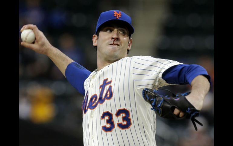 El abridor de los Mets, Matt Harvey, permite a sólo un corredor llegar a base. AP /
