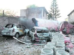 Aspecto de algunos de los daños provocados tras la explosión del segundo remolque de la pipa de gas en San Pedro Xalostoc. EFE /