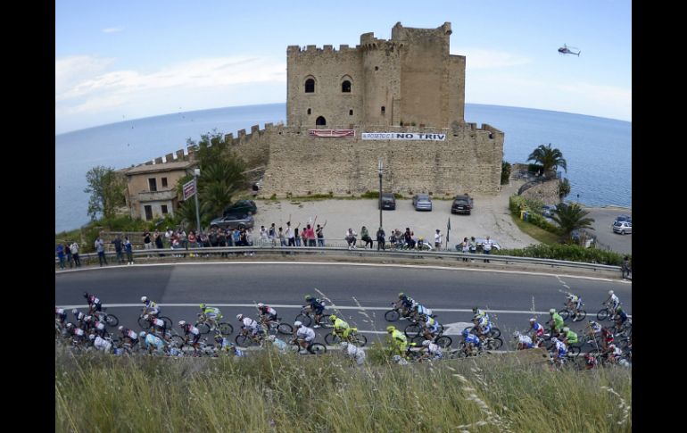 Urtasun no pensaba retirarse pero tuvo que hacerlo en la quinta etapa. AP /