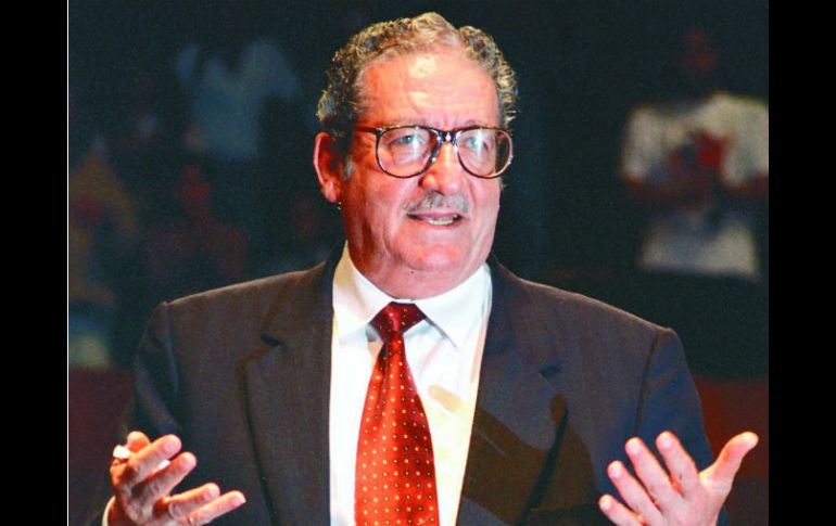 El libro incluye instantes que formaron la vida del poeta chiapaneco. ARCHIVO /