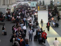 Sarabia asegura que al aeropuerto no puede dar más. ARCHIVO /