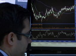 Wall Street cierra con nuevos máximos históricos un día después de terminar por encima de los 15 mil puntos por primera vez. ARCHIVO /