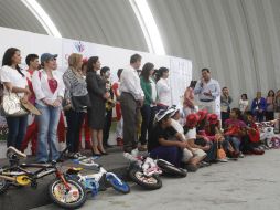 Los hijos de policías estatales recibieron como regalo patinetas, bicicletas, pelotas, entre otros.  /