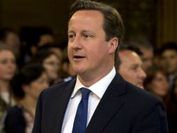 El conservador Cameron busca sancionar a los caseros que alquilen viviendas a inmigrantes ilegales y limitará el turismo sanitario. AP /