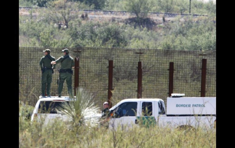 Los funcionarios migratorios admiten haber recibido dinero y hasta viajes a Tailandia a cambio de permitir el acceso a indocumentados. ARCHIVO /