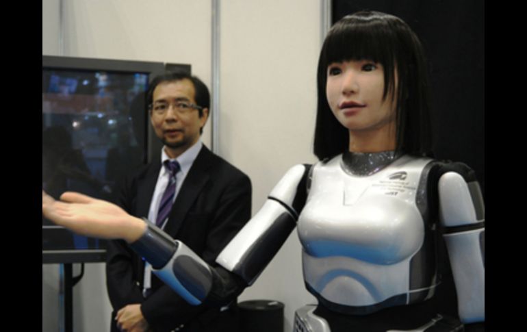 Uno de los robots tiene forma de cabeza de mujer, al que bautizaron como Kaori. ARCHIVO /