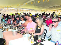 Prueba. Algunos de los invitados a la cata de cerveza.  /