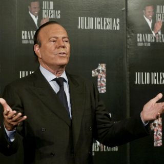 Julio Iglesias afirma estar a la mitad del camino