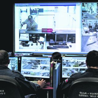 Hay cámaras de seguridad, pero poco personal para supervisarlas