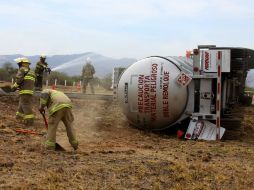 La volcadura no registra víctimas o daños materiales de consideración. ESPECIAL /