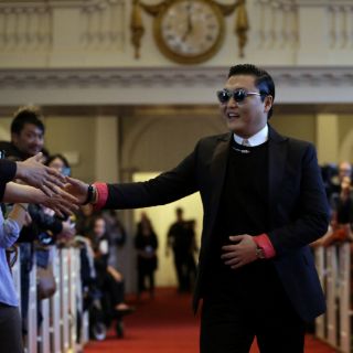 Psy da discurso en Harvard