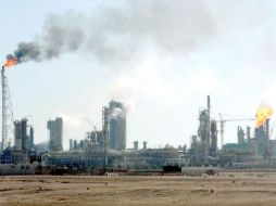 El cartel  suma en torno al 35 por ciento de la producción mundial de petróleo. ARCHIVO /