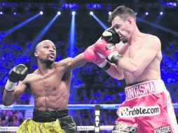 Floyd Mayweather Jr. demostró que a sus 36 años mantiene la velocidad. AP /