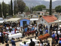 Sepelio de personas fallecidas en la explosión. El camión de carga no se encontraba en malas condiciones. EFE /