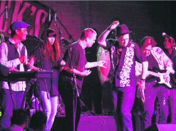 José Fors y Juan Perro brindaron dos sets de temas cada uno durante el concierto. EL INFORMADOR /