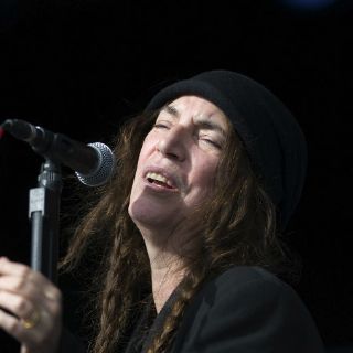 Patti Smith arroya a sus fans en Plaza Condesa