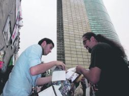 Jóvenes se reunieron en la Estela de Luz para conmemorar el primer aniversario del movimiento #YoSoy132. NTX /