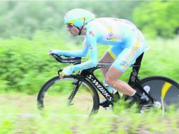 Vincenzo Nibali asumió el liderato de la clasificación general tras la octava etapa contrarreloj de 55 kilómetros. AFP /