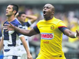 Doblete. Christian Benítez anotó los dos goles de la victoria azulcrema ante Pumas. AFP /